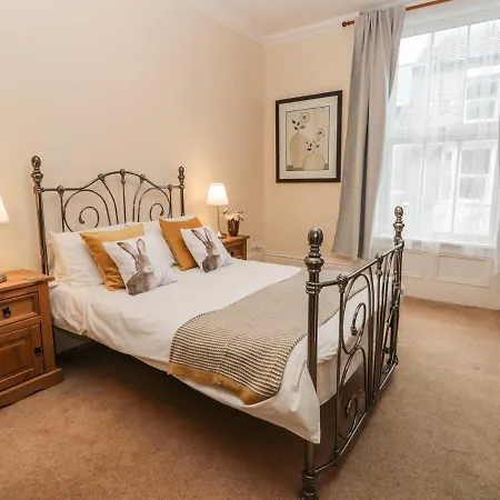 Flat 4 *